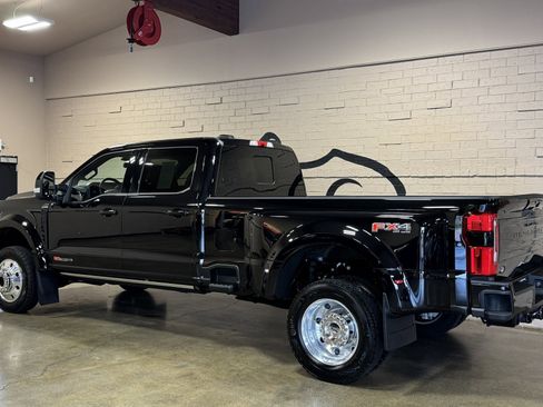Used 2025 Ford F450 Platinum w/ FX4 Off-Road Package image 9