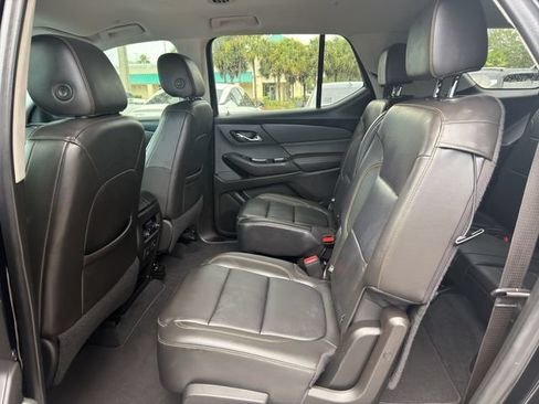 Used 2021 Chevrolet Traverse RS FWD image 14