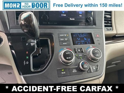 Used 2017 Toyota Sienna XLE Premium image 17