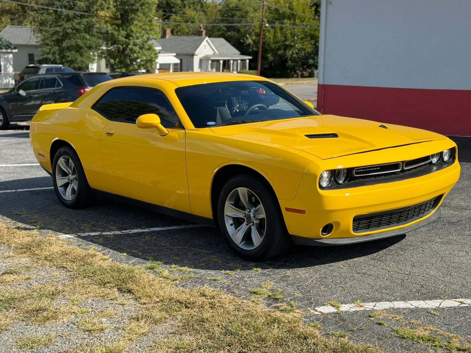 Used 2018 Dodge Challenger SXT w/ Driver Convenience Group RWD image 3