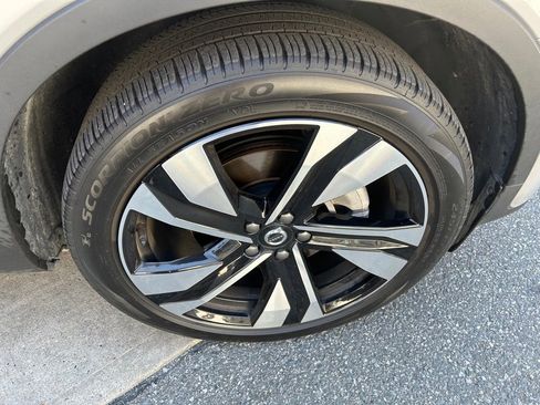 Certified 2025 Volvo XC40 B5 Plus image 6