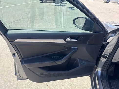 Used 2024 Volkswagen Jetta SE FWD image 10