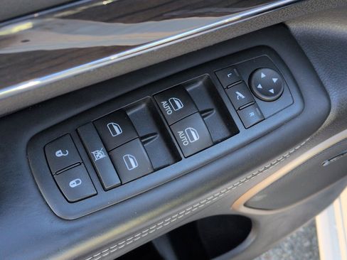 Used 2015 Jeep Grand Cherokee Overland image 15