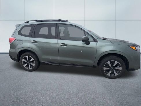 Used 2017 Subaru Forester 2.5i Premium image 5
