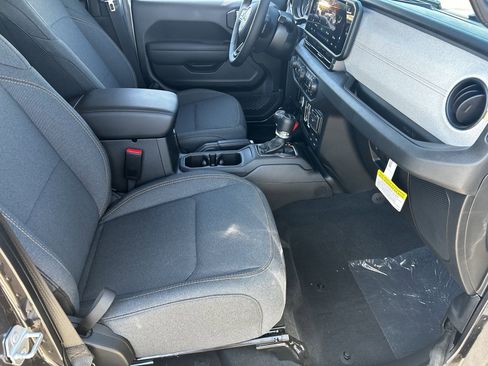 New 2025 Jeep Gladiator Sport AWD/4WD image 8