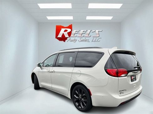 Used 2020 Chrysler Pacifica Touring-L w/ Advanced Safetytec Group FWD image 10
