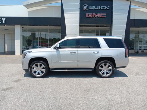 Used 2019 Cadillac Escalade Luxury AWD/4WD image 3