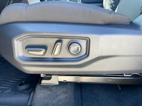 Used 2026 Toyota Tundra SR5 w/ SR5 Convenience Package AWD/4WD image 31