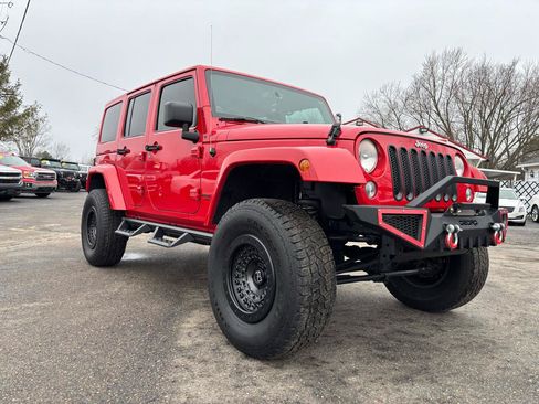 Used 2014 Jeep Wrangler Unlimited Sahara w/ Dual Top Group AWD/4WD image 7