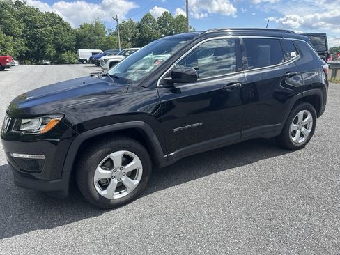 Used 2018 Jeep Compass Latitude w/ Popular Equipment Group AWD/4WD image 1