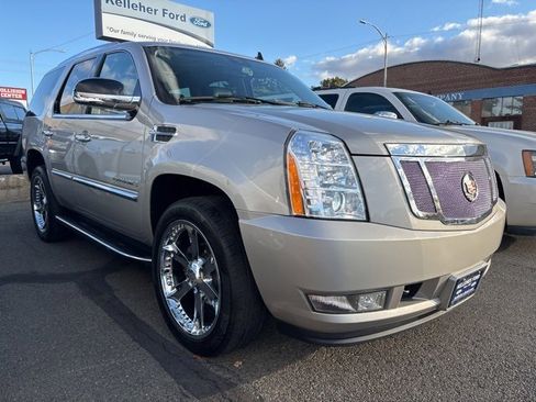 Used 2007 Cadillac Escalade AWD w/ Information Package image 2