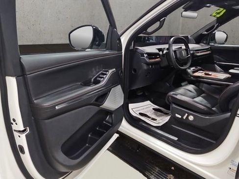 Used 2025 Lincoln Navigator Black Label image 11