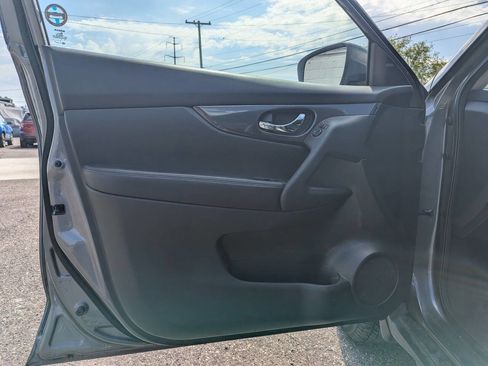 Used 2020 Nissan Rogue S AWD/4WD image 12