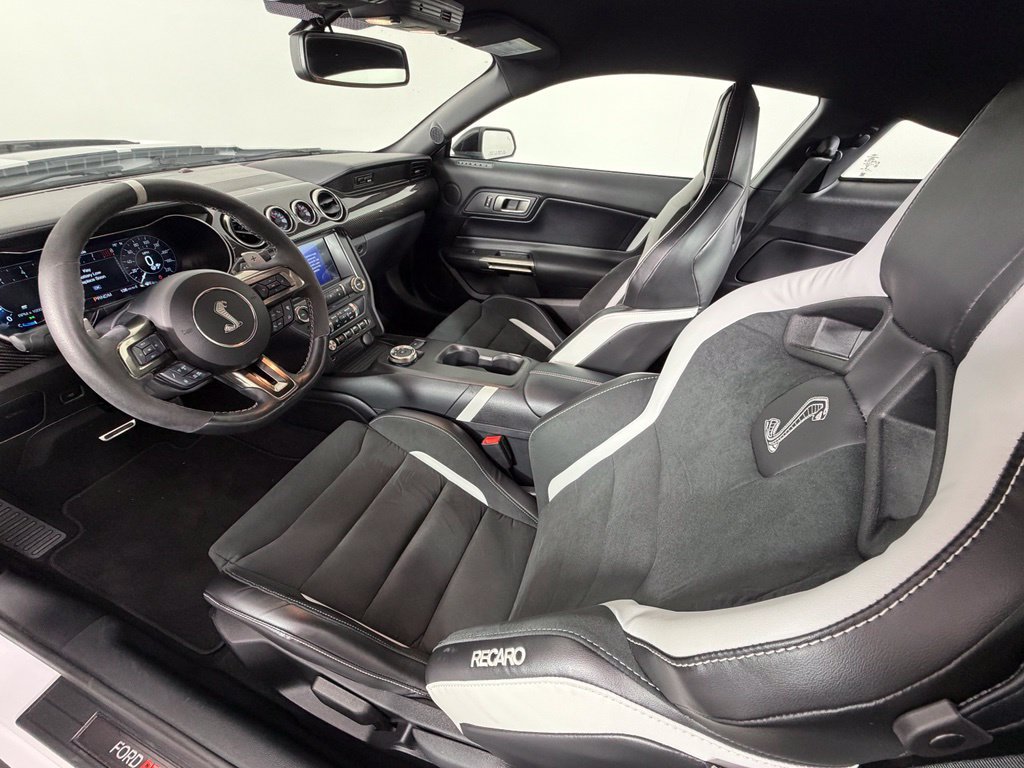Used 2021 Ford Mustang Shelby GT500 w/ Carbon Fiber Track Pack RWD image 4