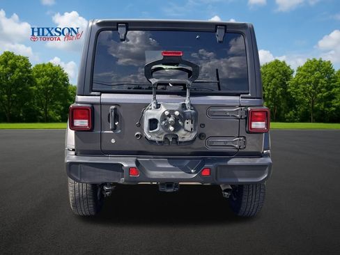 Used 2020 Jeep Wrangler Unlimited Sahara image 8