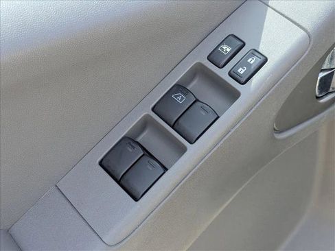 Used 2020 Nissan Frontier SV image 12