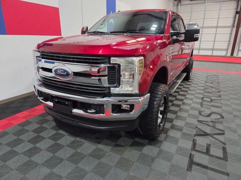 Used 2019 Ford F250 XLT w/ XLT Premium Package image 3