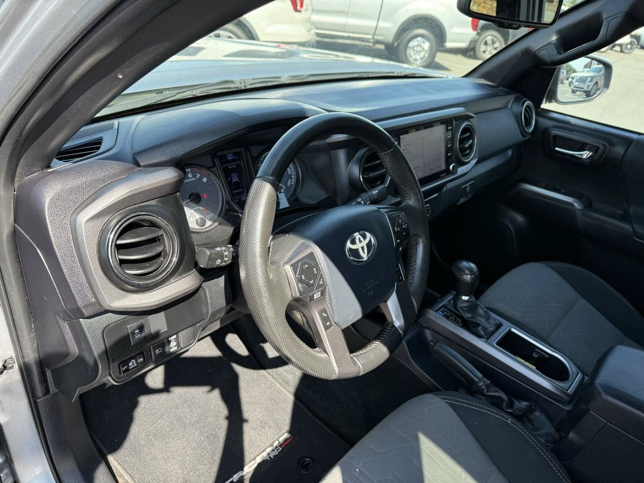 Used 2020 Toyota Tacoma TRD Off-Road w/ Technology Package AWD/4WD image 13