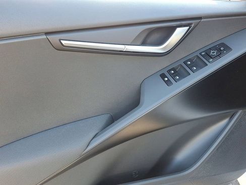 New 2025 Kia Niro LX image 8