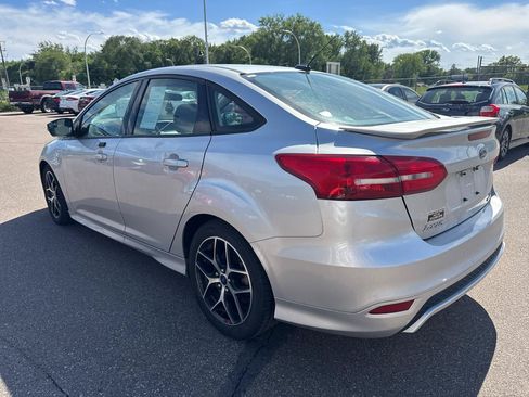 Used 2016 Ford Focus SE w/ SE Sport Package FWD image 7