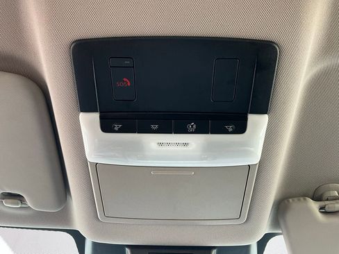 Used 2025 Nissan Rogue SV image 17