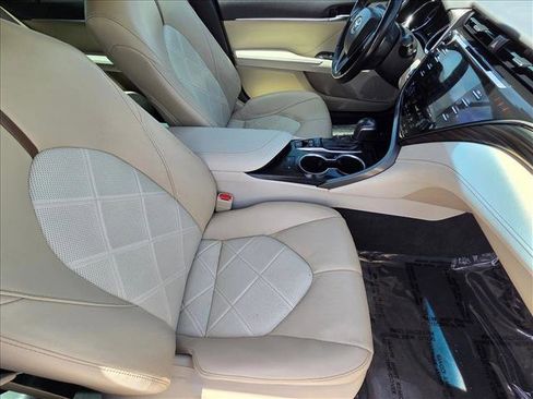 Used 2019 Toyota Camry XLE FWD image 19