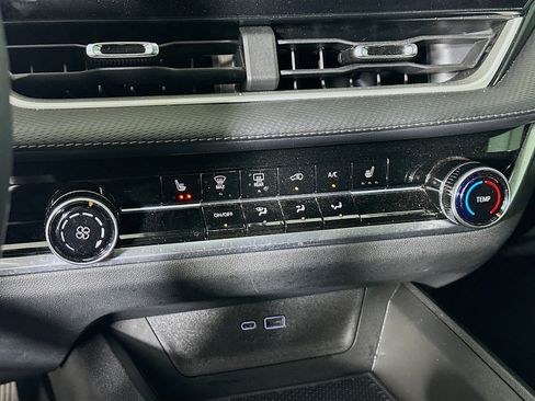 Used 2025 Chevrolet Equinox LT image 24