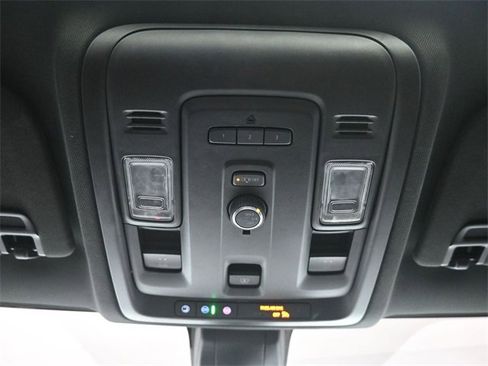 Used 2022 GMC Yukon XL SLT image 23