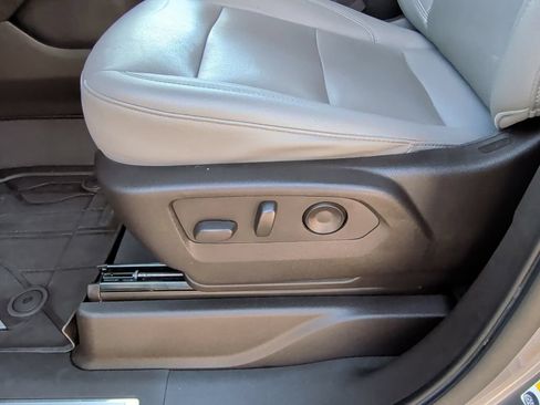 Used 2022 Chevrolet Tahoe LT w/ Luxury Package RWD image 14