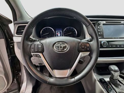 Used 2016 Toyota Highlander XLE AWD/4WD image 9
