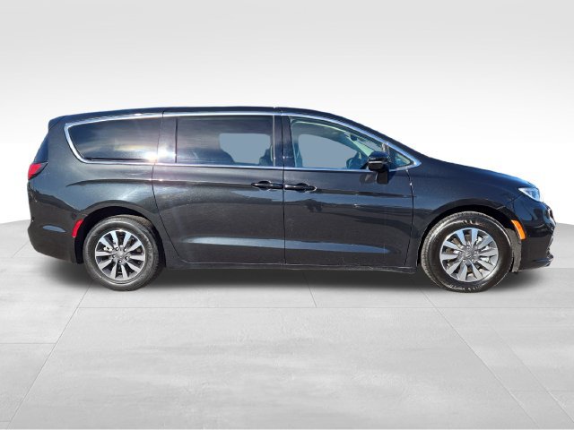 Used 2024 Chrysler Pacifica Limited FWD image 16