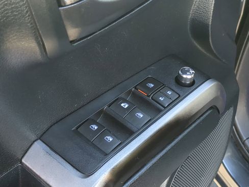 Used 2016 Toyota Tacoma image 16