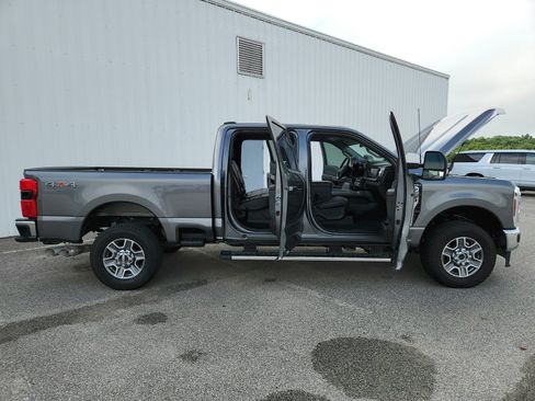 Used 2025 Ford F250 Lariat AWD/4WD image 19