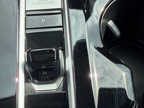 Used 2025 Volkswagen Atlas SEL AWD/4WD image 17