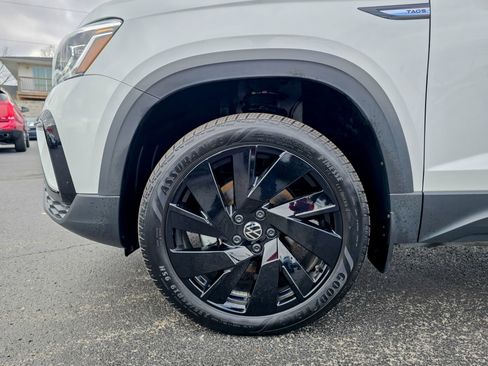 Used 2024 Volkswagen Taos SE w/ Taos Adventure Package image 24