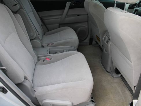 Used 2009 Toyota Highlander 2WD w/ Cold Weather Pkg image 7
