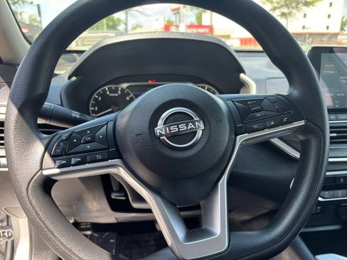 Used 2026 Nissan Altima 2.5 SV FWD image 24