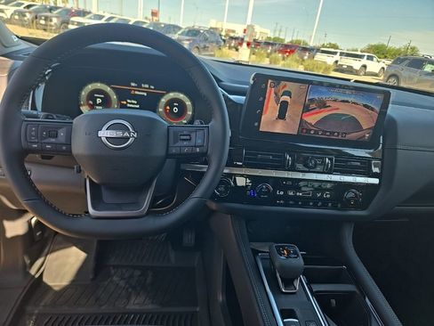 New 2026 Nissan Pathfinder Platinum image 10