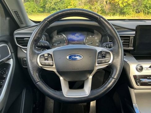 Used 2021 Ford Explorer XLT w/ Equipment Group 202A image 16
