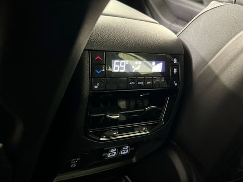 Used 2023 Jeep Grand Cherokee L Limited w/ Luxury Tech Group II image 25