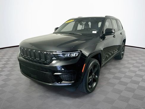 Certified 2023 Jeep Grand Cherokee Altitude AWD/4WD image 6