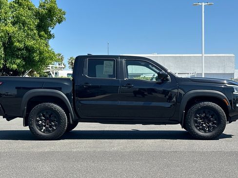 Used 2022 Nissan Frontier PRO-4X image 3