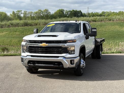 Used 2024 Chevrolet Silverado 3500 LT w/ Convenience Package AWD/4WD image 1