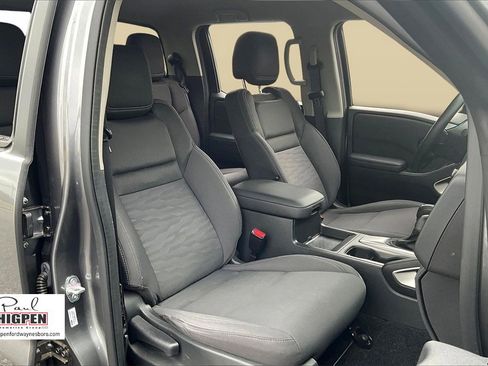 Used 2024 Nissan Frontier SV w/ SV Convenience Package image 7