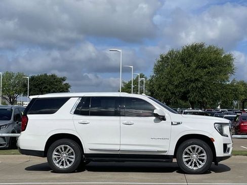 Used 2024 GMC Yukon SLT AWD/4WD image 3