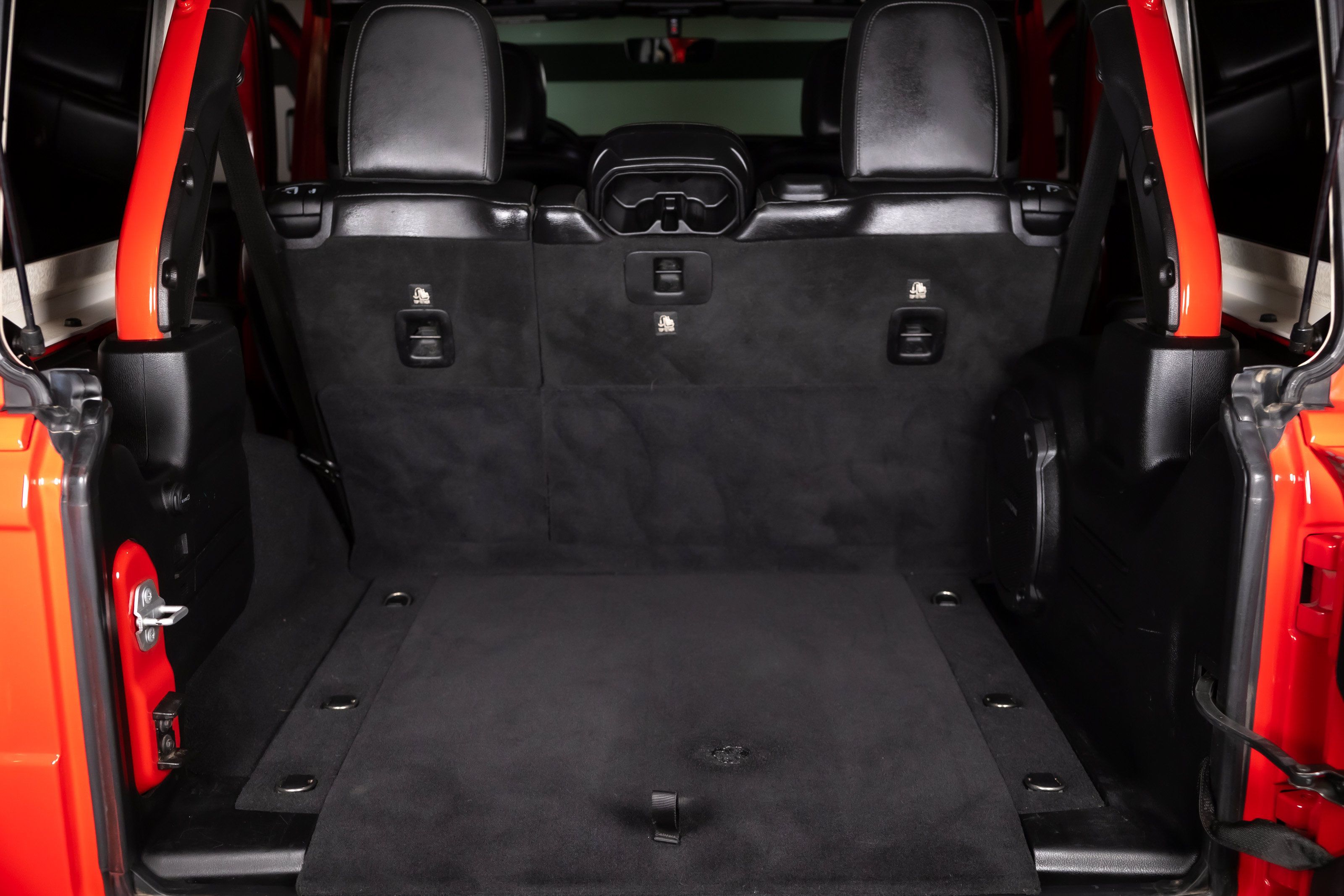Used 2018 Jeep Wrangler Unlimited Sahara AWD/4WD image 39