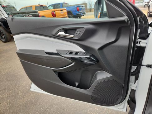 New 2026 Chevrolet Trax LT w/ Driver Confidence Package image 13