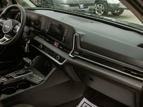 Used 2024 Kia Sportage LX AWD/4WD image 11