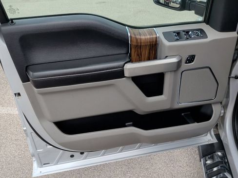 Used 2019 Ford F150 Lariat w/ Trailer Tow Package RWD image 10