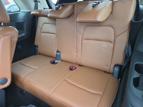 Used 2023 Nissan Pathfinder Platinum image 9